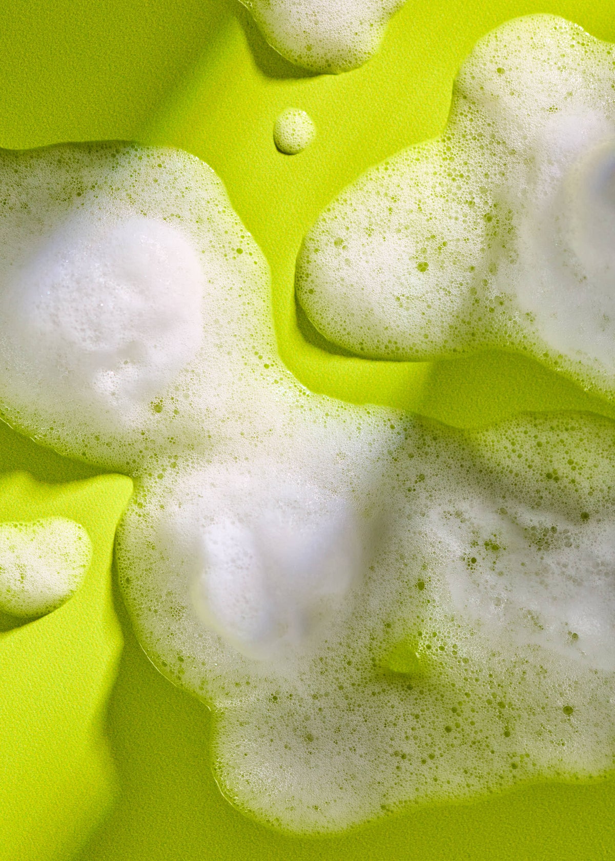 Tree Hut Palm Grove gel wash and white bubbles close-up