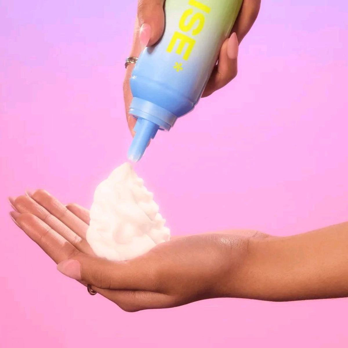 Daise Coconut Whip Foaming Body Wash foam texture