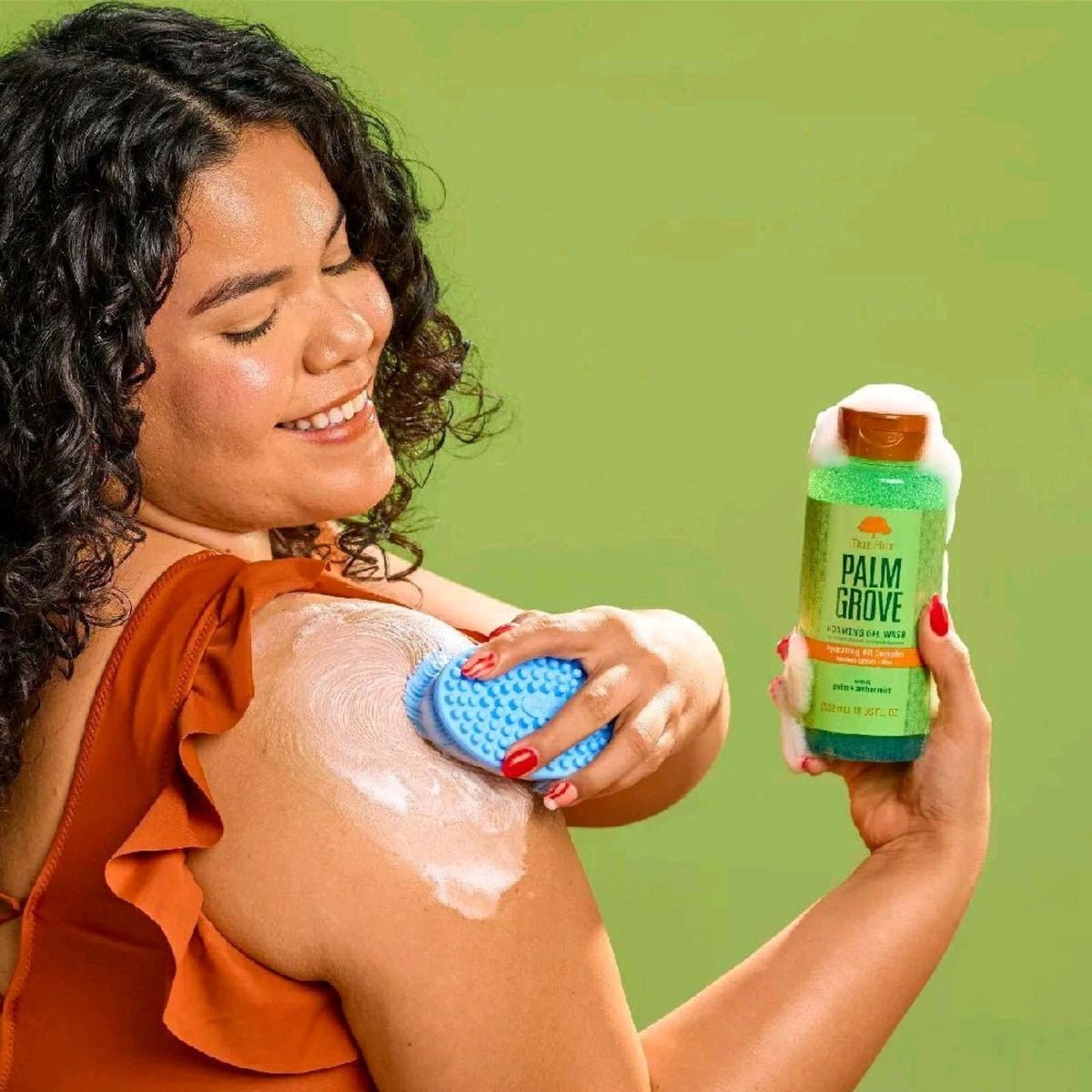 Tree Hut Palm Grove Foaming Gel Wash in use