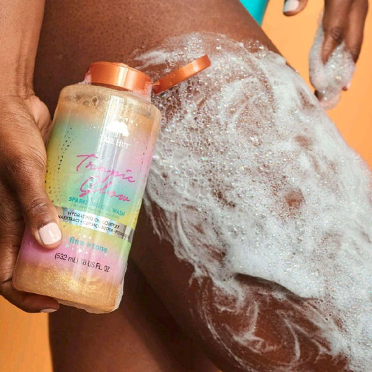 Tree Hut Tropic Glow Sparkling Gel Wash 532ml in use